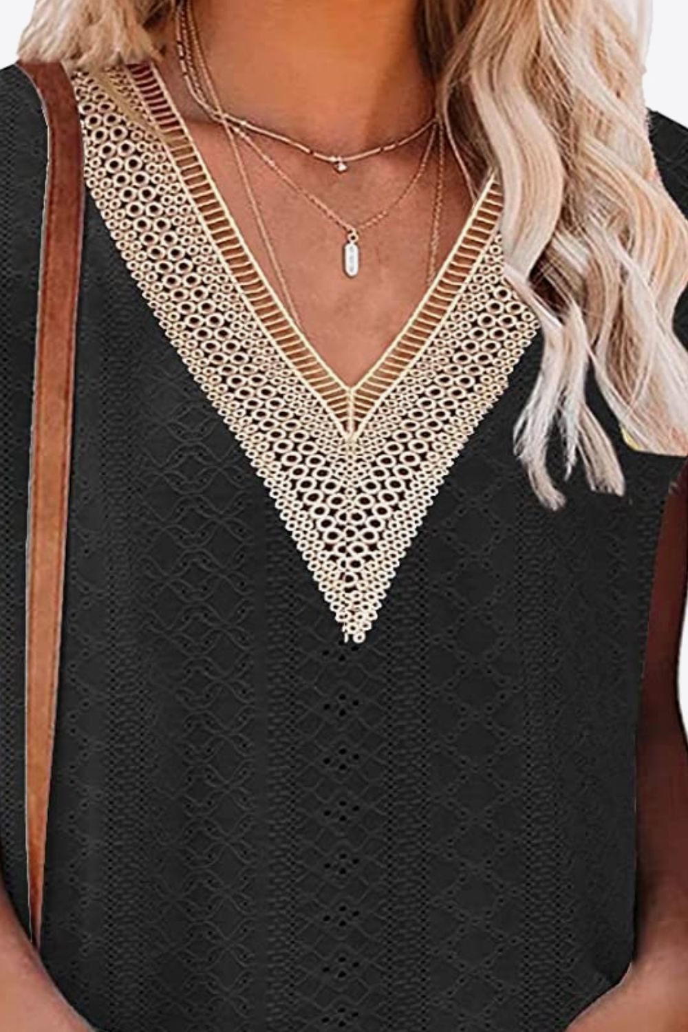 Women's Eyelet Contrast V-Neck Tee
