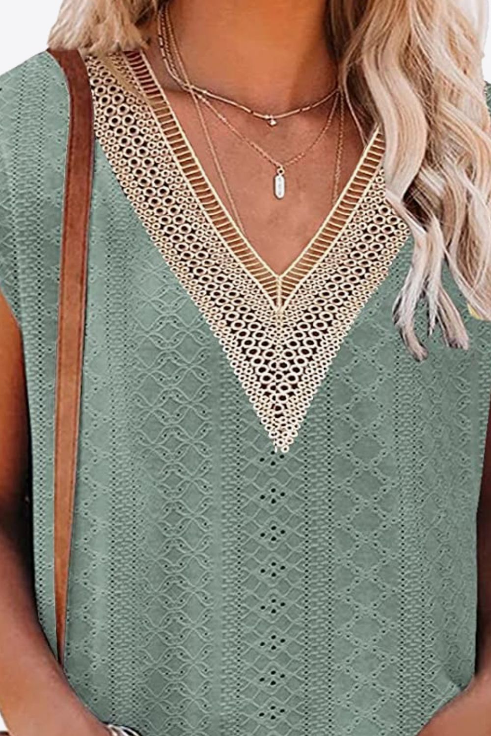 Women's Eyelet Contrast V-Neck Tee