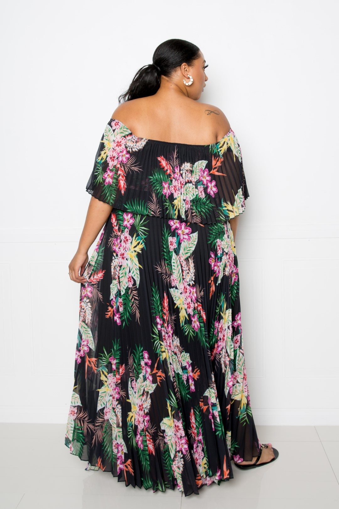 Women's Tropical Printed Off Shoulder Pleated Plus Maxi Dress (2X Only)