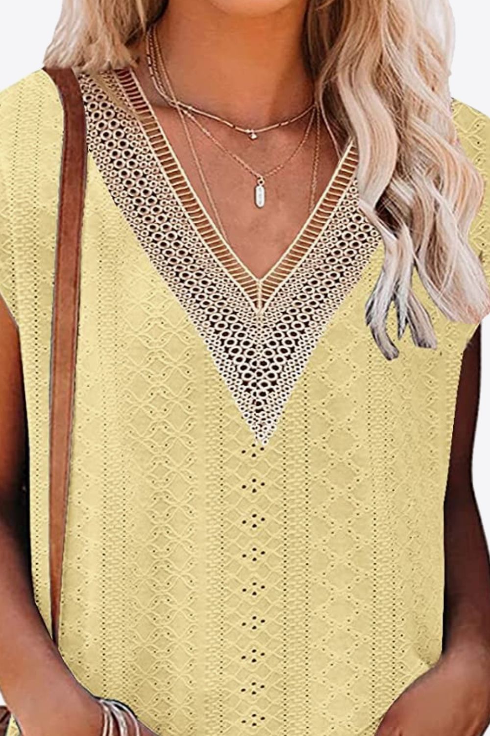Women's Eyelet Contrast V-Neck Tee