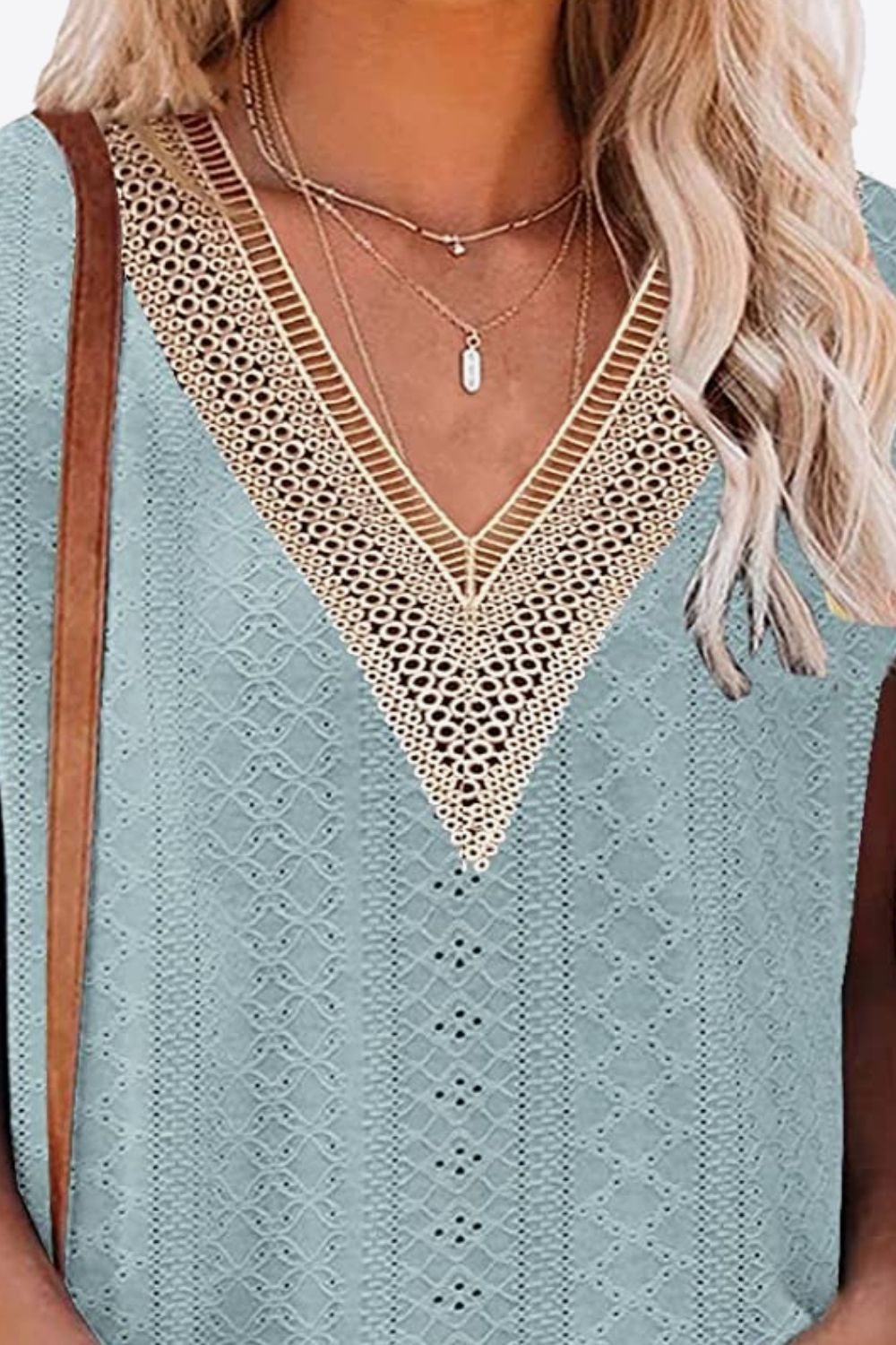 Women's Eyelet Contrast V-Neck Tee