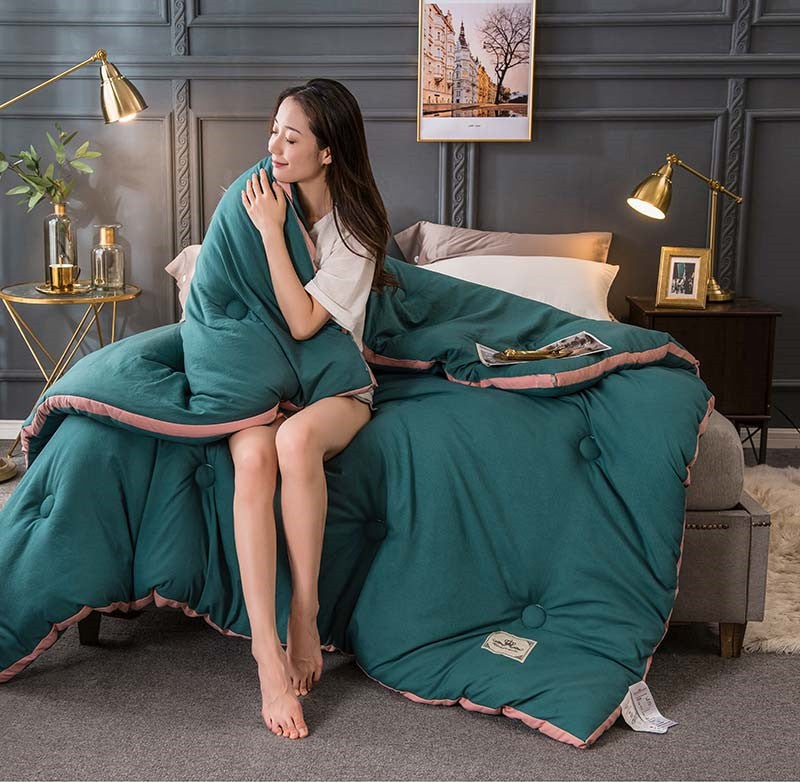 Thickened And Warm All-season Quilt